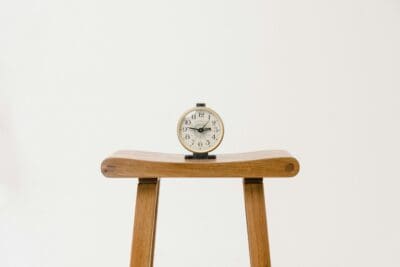 alarm clock; reflection; contemplation; awakening